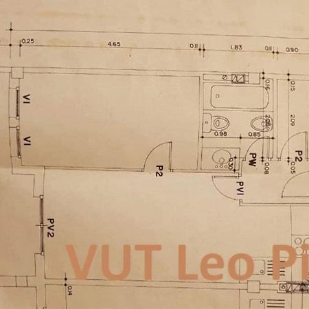 VUT Leo Pixel Canfranc Estación Exterior foto