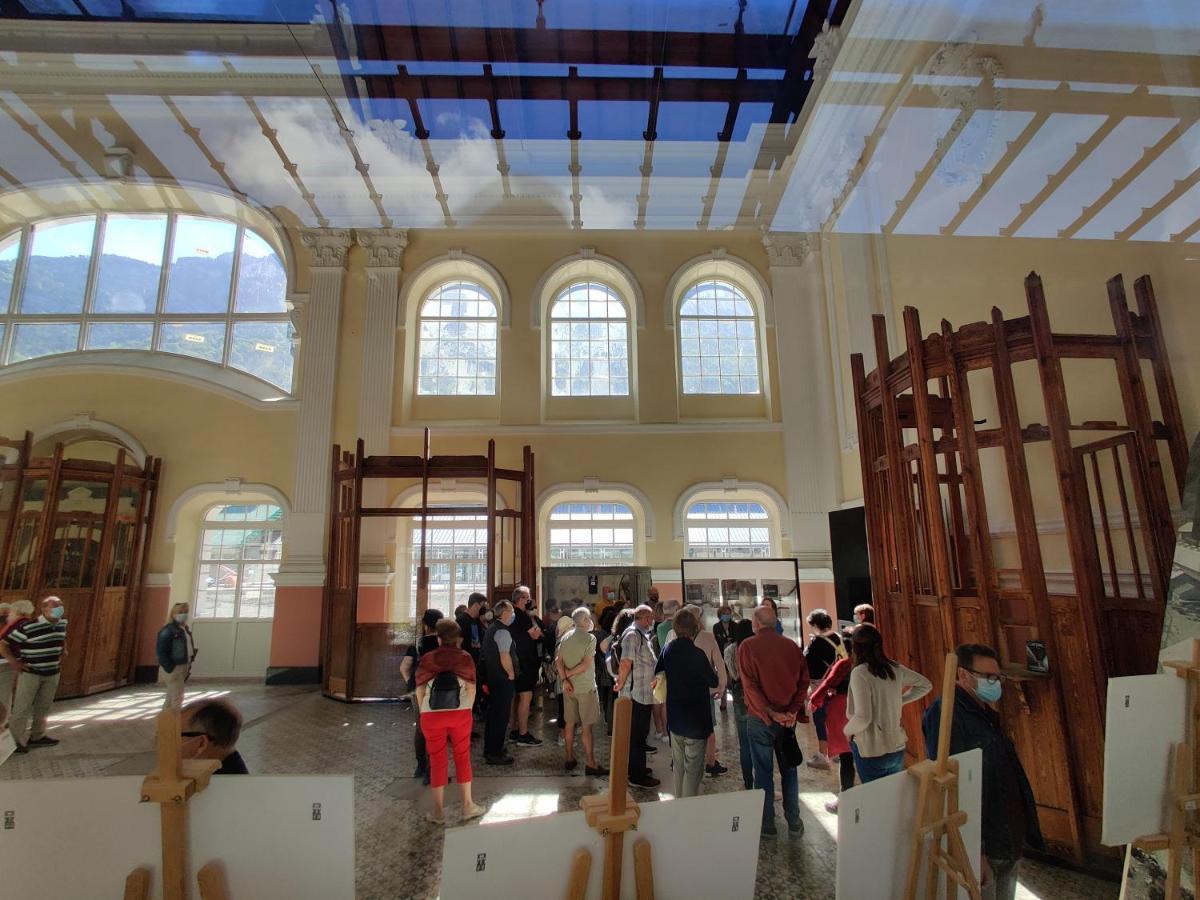 VUT Leo Pixel Canfranc Estación Exterior foto